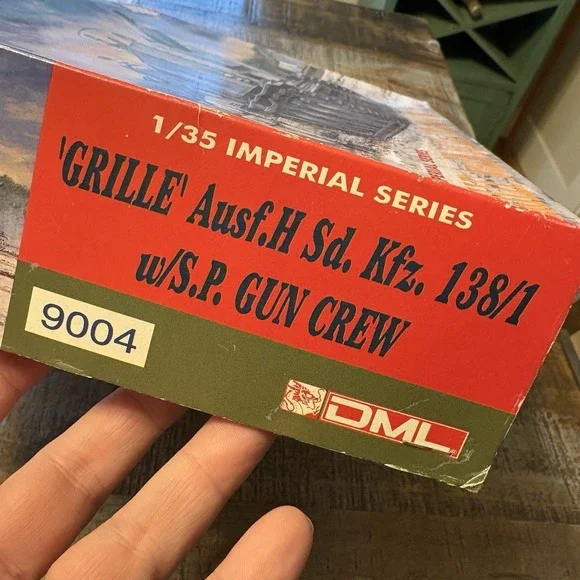 VTG Dragon 9004 Grille Ausf.H Sd. Kfz. 138/1 w/S.P. Gun Crew Plastic Model Kit - Picture 11 of 14